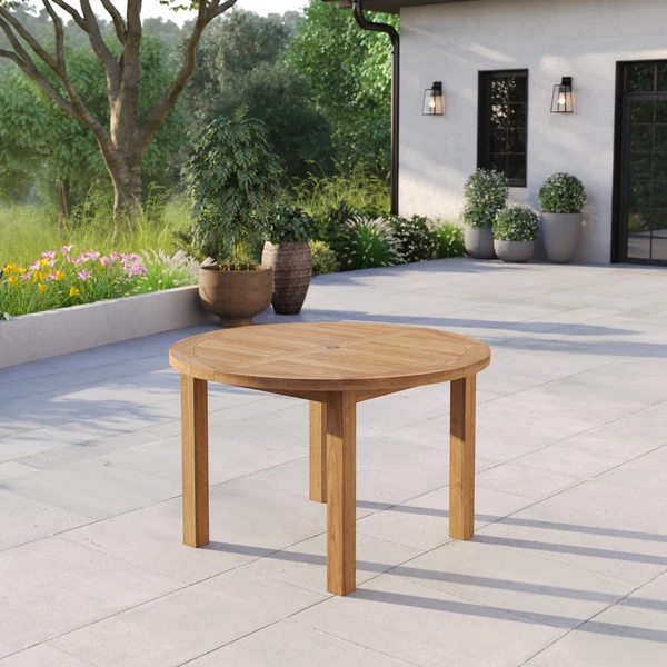Ronde Maximus teakhouten tafel van 120 cm met een blad van 4 cm dik.