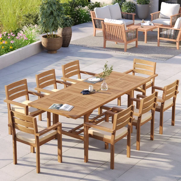 Rechthoekige teakhouten uitschuifbare tafel van 180-240 cm met een blad van 4 cm dik en 8 stapelbare Marlow-stoelen.