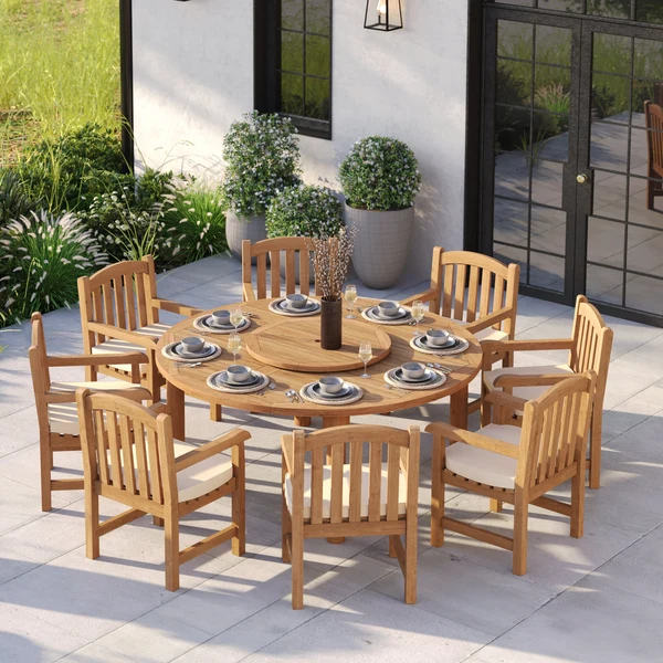 Teakhouten set bestaande uit een ronde Maximus-tafel van 180 cm met vaste tafel en 8 Warwick-stoelen – een elegante teakhouten tuinset.