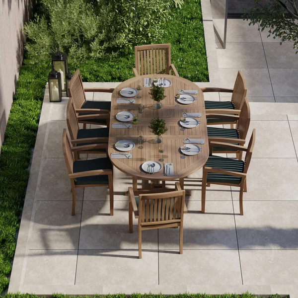 Teakhouten tuinmeubelen: ovale uitschuifbare tafel van 180-240 cm met een blad van 4 cm dik, inclusief 8 stapelbare Henley-stoelen en gratis kussens.