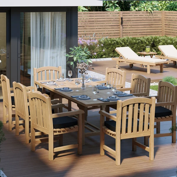 Teakhouten tuinmeubelen: rechthoekige uitschuifbare tafel van 180-240 cm met een blad van 4 cm dik, inclusief 8 Warwick-stoelen en gratis kussens.