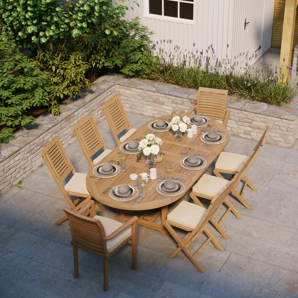 Teakhouten tuinmeubelen: ovale uitschuifbare tafel van 180-240 cm met een blad van 4 cm dik en een breedte van 120 cm, inclusief 6 Hampton stoelen en 2 stapelbare Oxford stoelen, en gratis kussens.