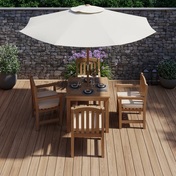 Teakhouten set bestaande uit een vierkante tafel van 90 cm met een blad van 4 cm dik, 4 Warwick stoelen en gratis kussens.