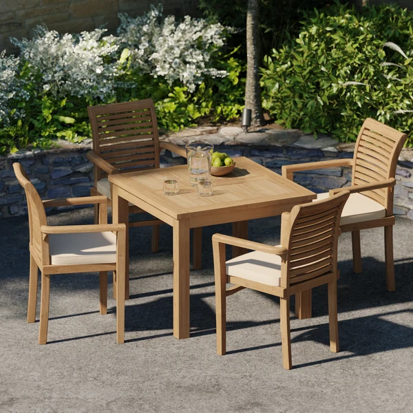 Teakhouten set bestaande uit een vierkante tafel van 90 cm met een blad van 4 cm dik, 4 Oxford stoelen en gratis kussens.