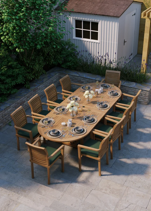Teakhouten tuinmeubelen: ovale uitschuifbare tafel van 200-300 cm met een blad van 4 cm dik, inclusief 10 stapelbare Oxford-stoelen en gratis kussens.