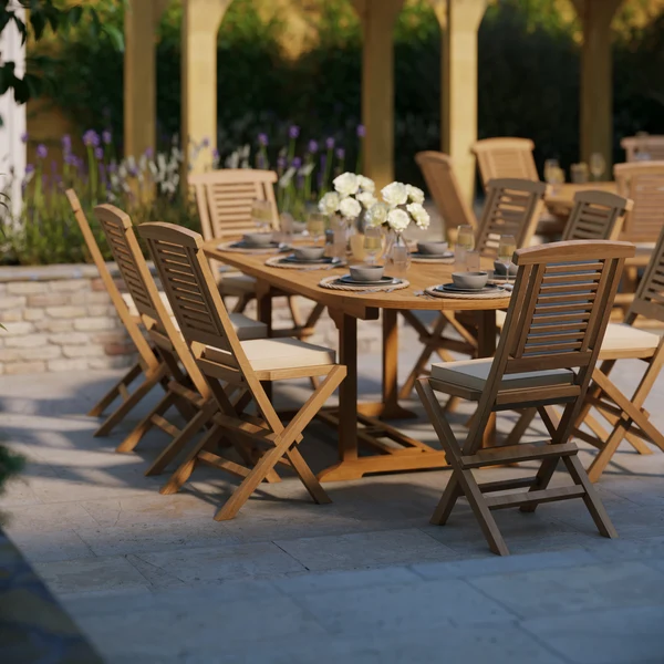 Teakhouten set: ovale uitschuifbare tafel van 180-240 cm met een blad van 4 cm dik en een breedte van 120 cm, inclusief 8 Hampton stoelen en gratis kussens.