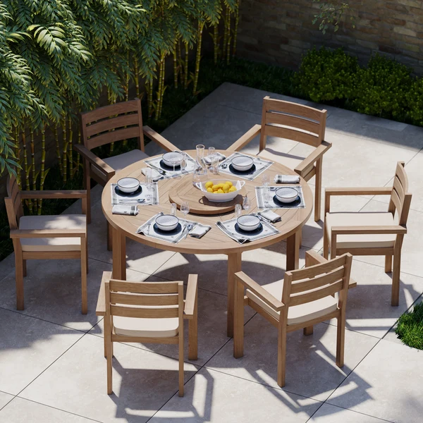 Luxor ronde tafel van 150 cm met een blad van 4 cm dik, inclusief 6 stapelbare Marlow stoelen en gratis kussens.