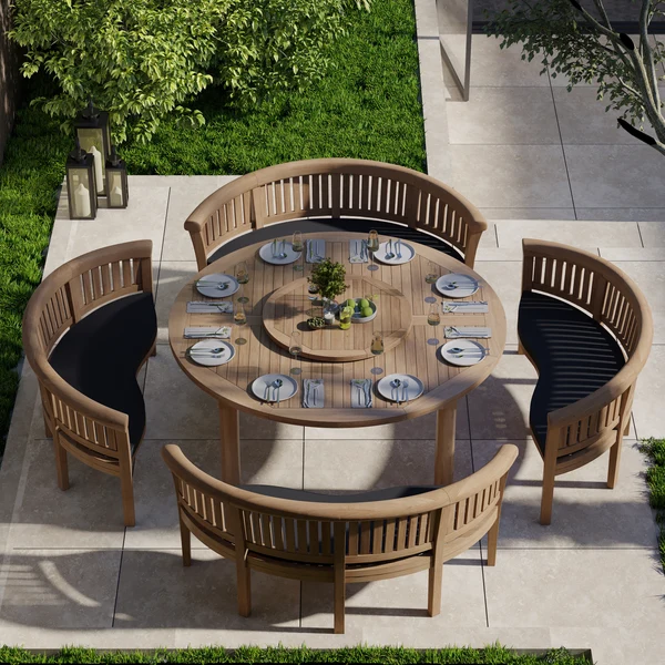 Teakhouten tuinset bestaande uit een ronde Maximus-tafel van 180 cm met een blad van 4 cm dik, 4 San Francisco-banken en gratis kussens.