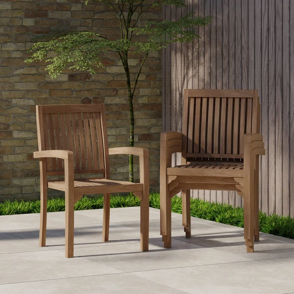 4 stapelbare stoelen en kussens van Henley teakhout.