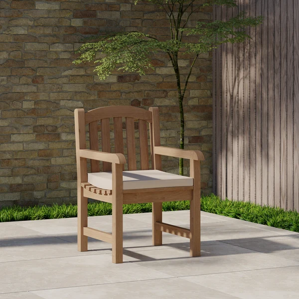 1 x Warwick fauteuil van teakhout met kussen.