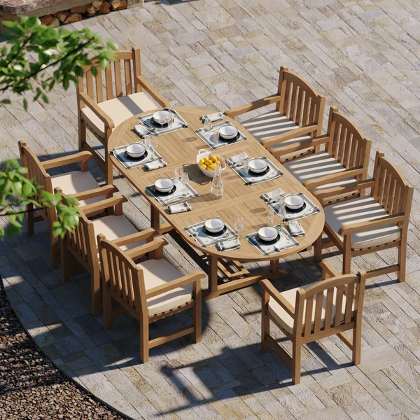 Ovale uitschuifbare teakhouten tafel van 180-240 cm met een blad van 4 cm dik en een breedte van 120 cm, inclusief 8 Warwick-stoelen en gratis kussens.