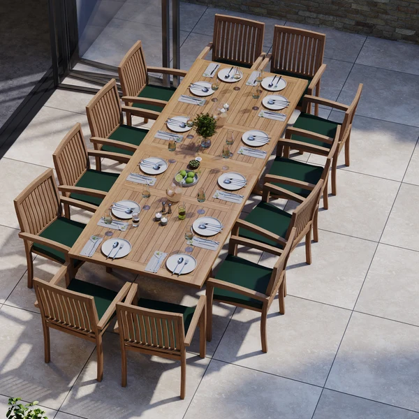 Gigantische teakhouten tuinset: rechthoekige uitschuifbare tafel van 2-3 meter met een blad van 4 cm dik, inclusief 12 stapelbare Henley-stoelen en gratis kussens.