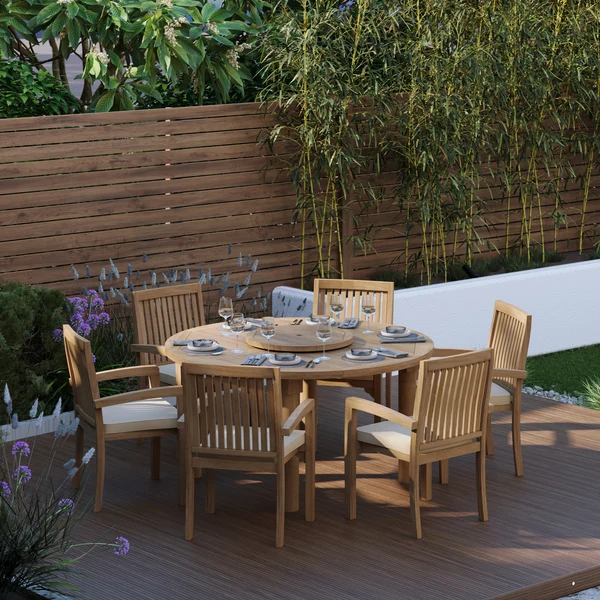 Teakhouten tuinset bestaande uit een ronde tafel van 150 cm (Maximus) met een blad van 4 cm dik en 6 stapelbare stoelen (Henley), inclusief gratis kussens.