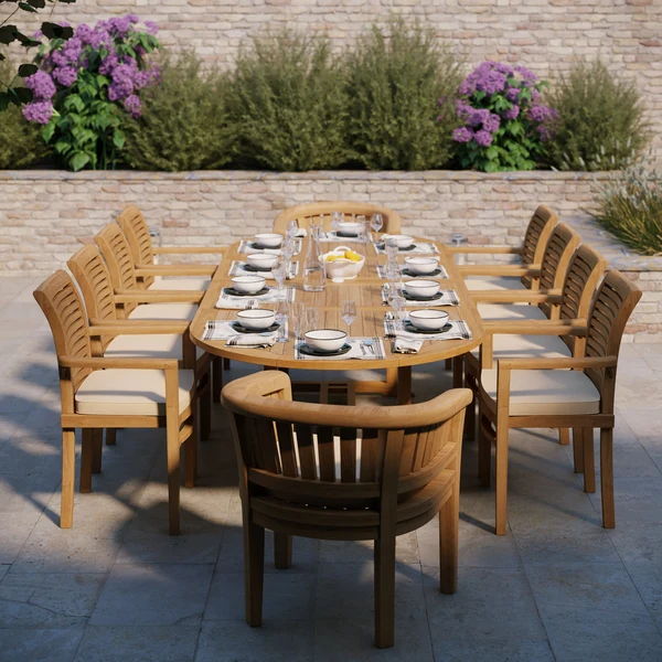Ovale uitschuifbare teakhouten tafel van 200 tot 300 cm met een blad van 4 cm dik, inclusief 8 stapelbare Oxford-stoelen en 2 San Francisco-stoelen, en gratis kussens.