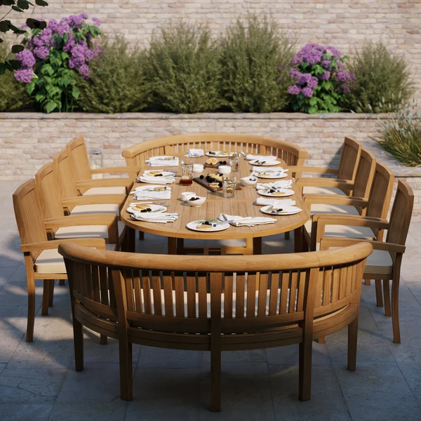 Ovale uitschuifbare teakhouten tafel van 2-3 meter met een blad van 4 cm dik, inclusief 8 stapelbare Henley-stoelen en 2 San Francisco-banken, en gratis kussens.